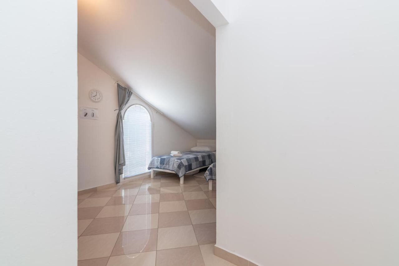 Apartment Mimoza 6, Baska, Krk Екстер'єр фото