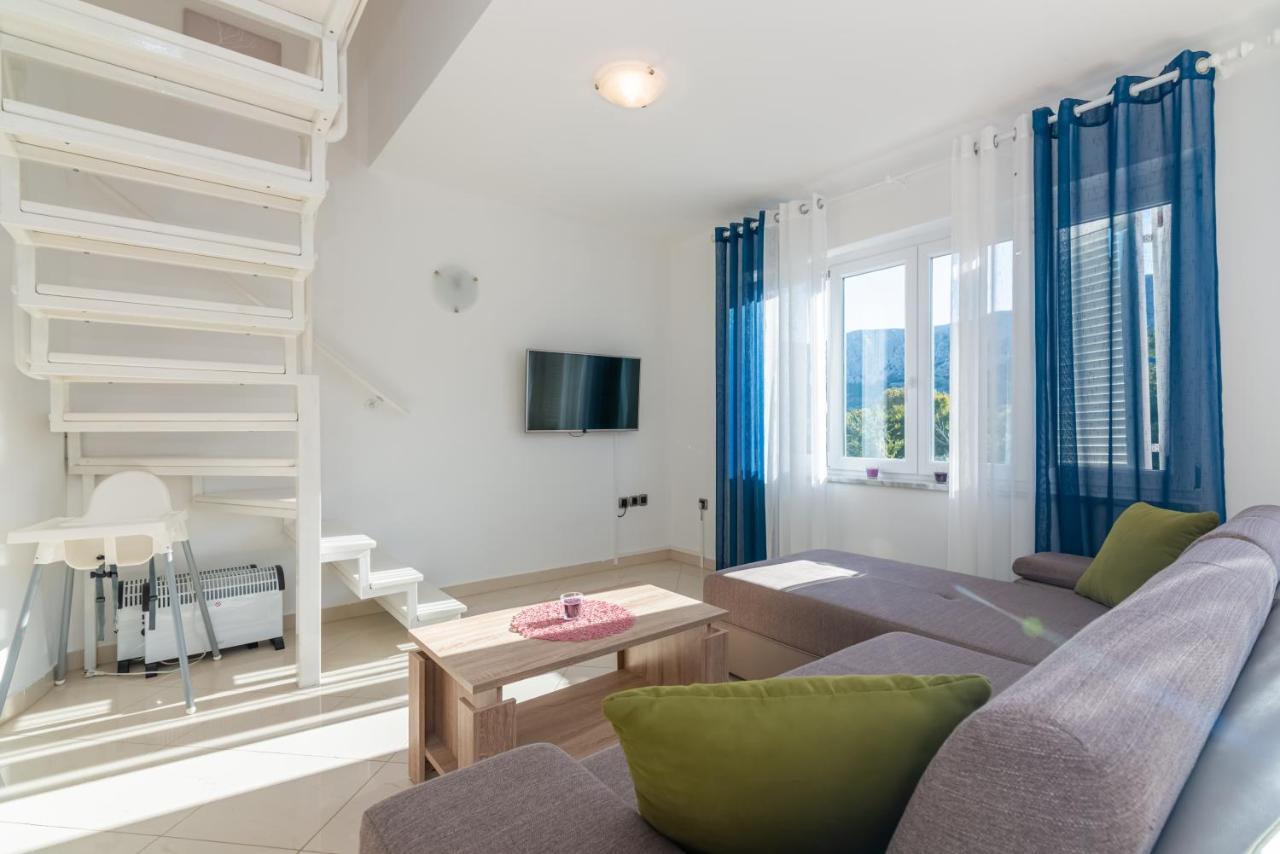 Apartment Mimoza 6, Baska, Krk Екстер'єр фото