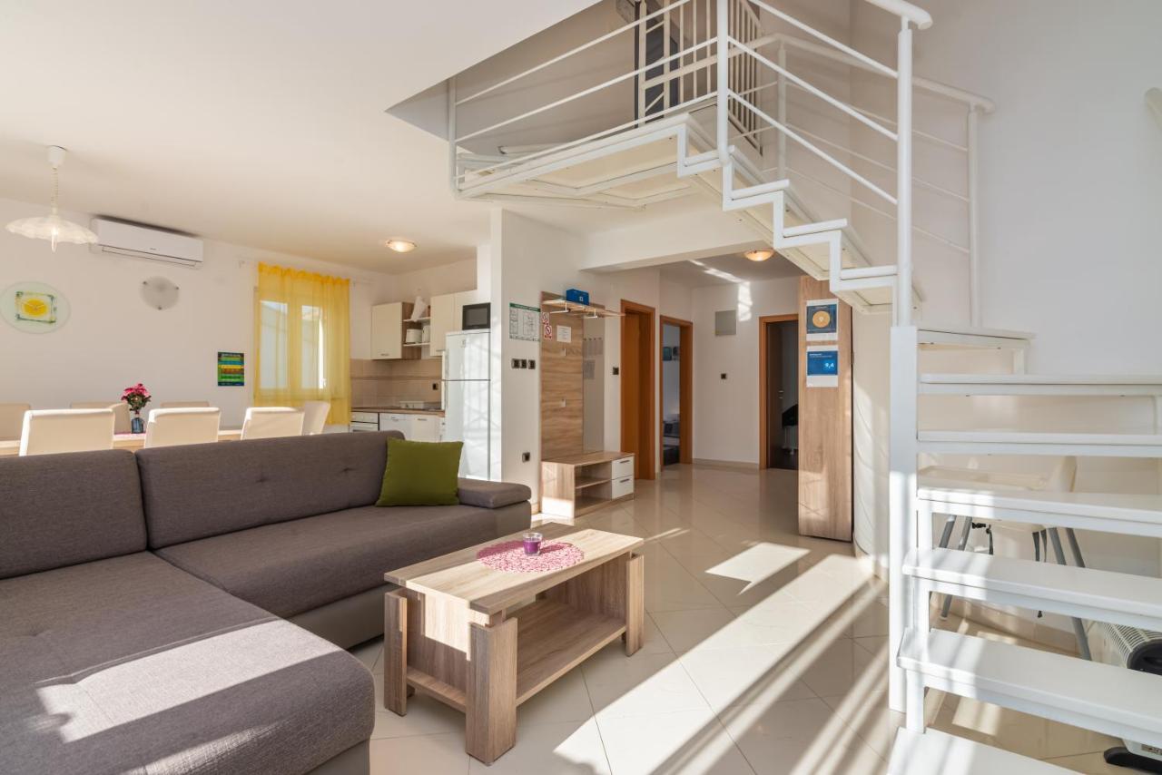 Apartment Mimoza 6, Baska, Krk Екстер'єр фото