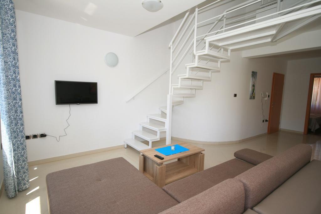 Apartment Mimoza 6, Baska, Krk Екстер'єр фото