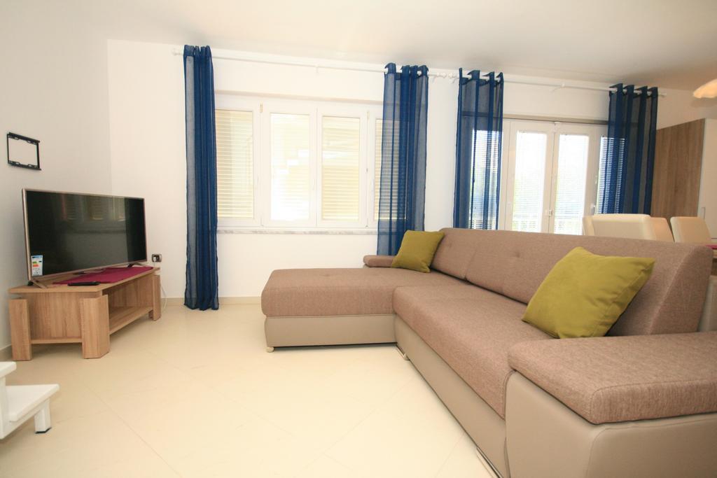 Apartment Mimoza 6, Baska, Krk Екстер'єр фото