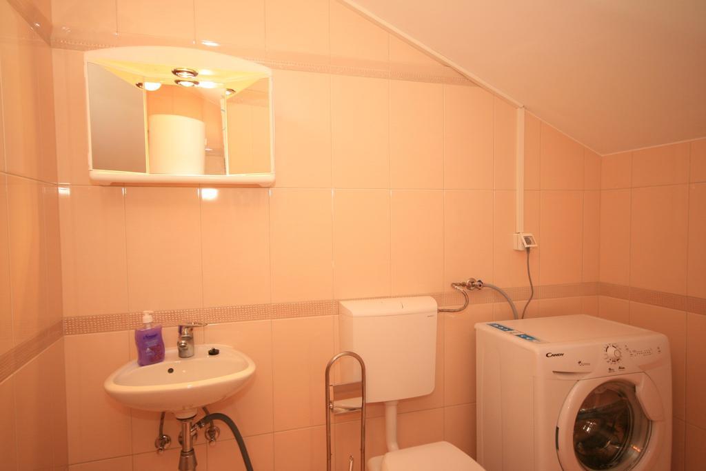 Apartment Mimoza 6, Baska, Krk Екстер'єр фото