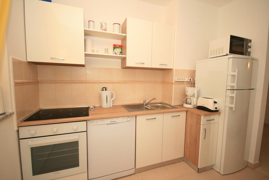 Apartment Mimoza 6, Baska, Krk Екстер'єр фото