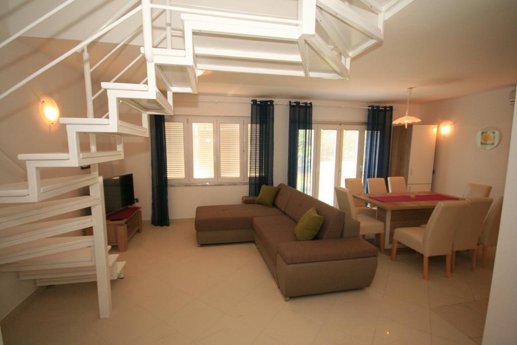 Apartment Mimoza 6, Baska, Krk Екстер'єр фото